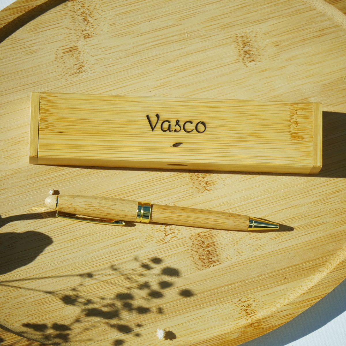 Coffret cadeau élégant – Stylo à bille twist dans sa boîte en bambou - Image 2