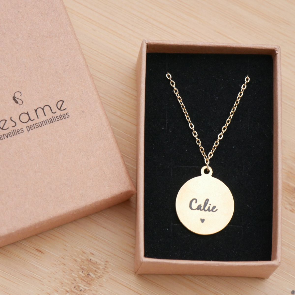 Collier médaille prénom cœur – Bijou personnalisé en acier inoxydable