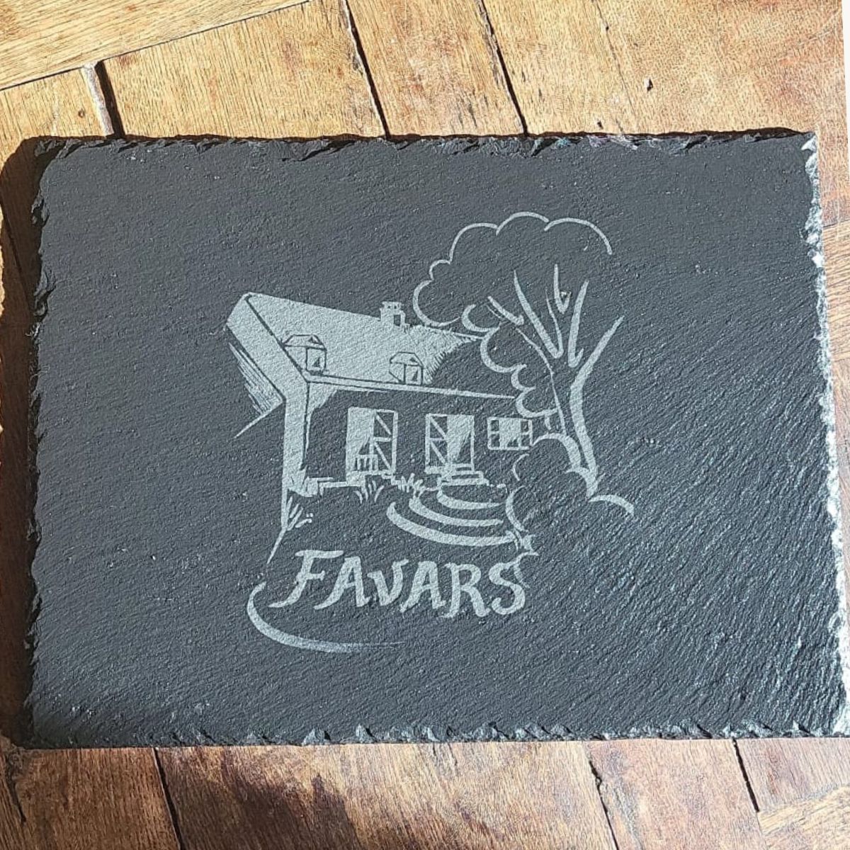 Ardoise personnalisée – Votre maison gravée à partir de votre dessin