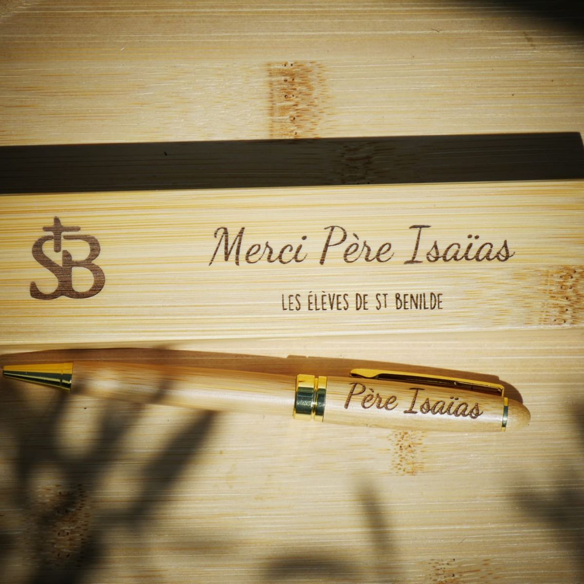 Coffret cadeau élégant – Stylo à bille twist dans sa boîte en bambou - Image 3