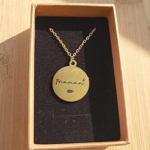 Collier médaille Maman Puissance – Bijou personnalisé en acier inoxydable