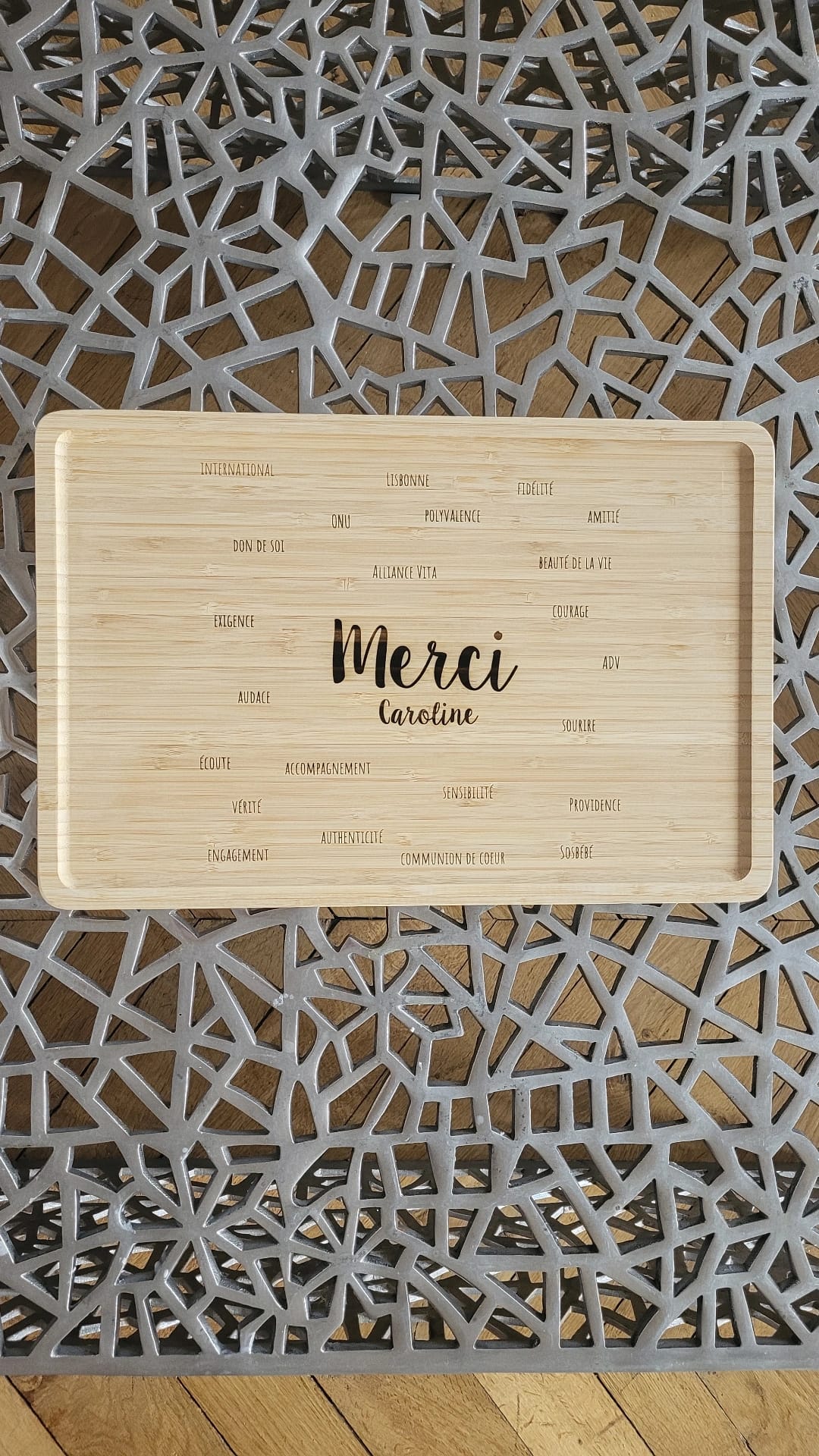 Plateau en bambou personnalisé – “Merci + prénom” - Image 2