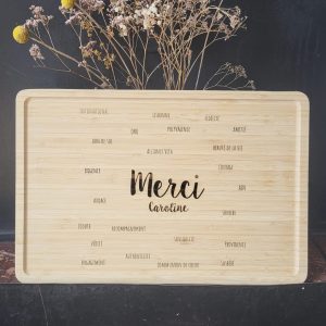 Plateau en bambou personnalisé – “Merci + prénom”