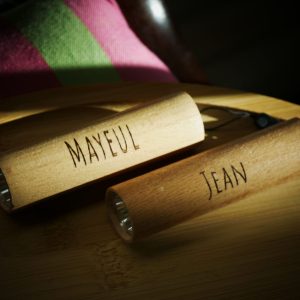 Lampe torche en bois personnalisée – rechargeable – LED – cadeau utile