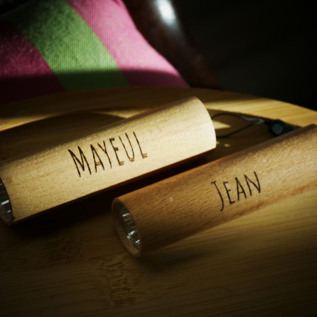 Lampe torche en bois personnalisée – rechargeable – LED – cadeau utile