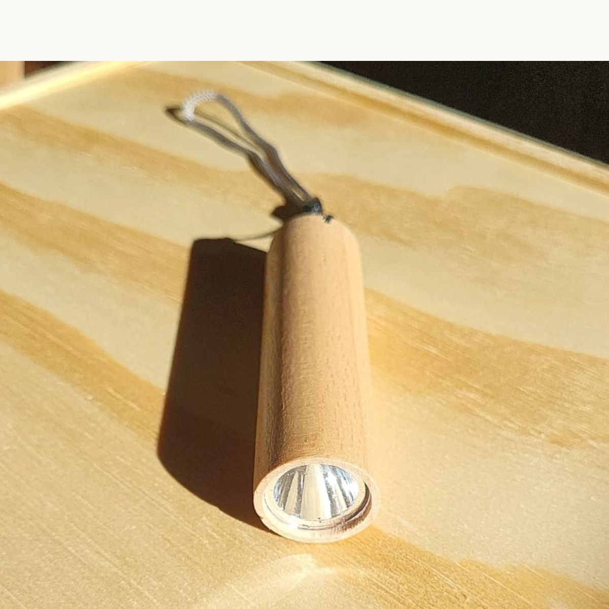 Lampe torche en bois personnalisée – rechargeable – LED – cadeau utile - Image 2