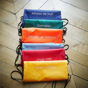 Sacs de camp colorés enfant – organisation valise – scoutisme / colo / voyage scolaire