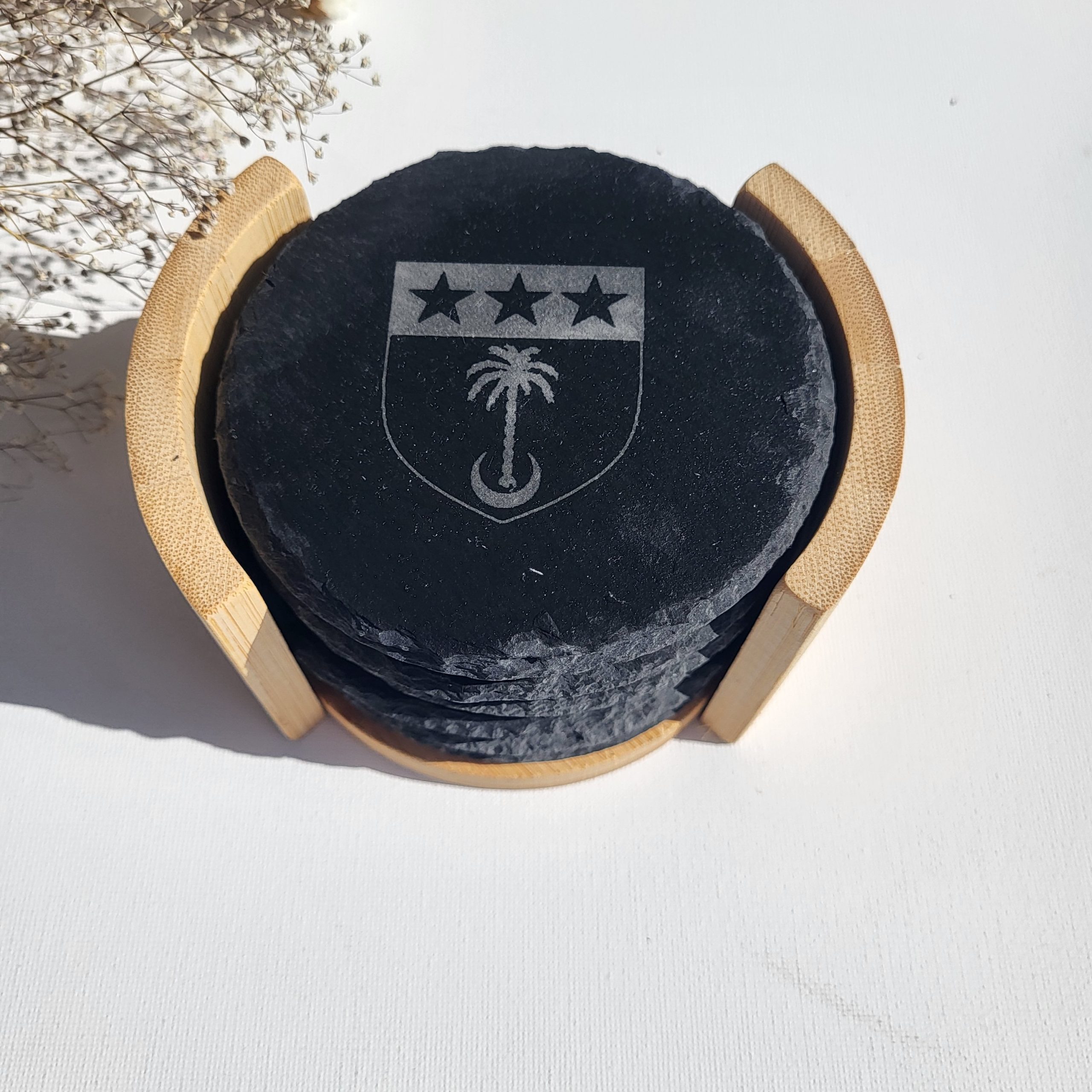 Lot de 6 dessous de verres en ardoise aux Armoiries de famille - Image 2