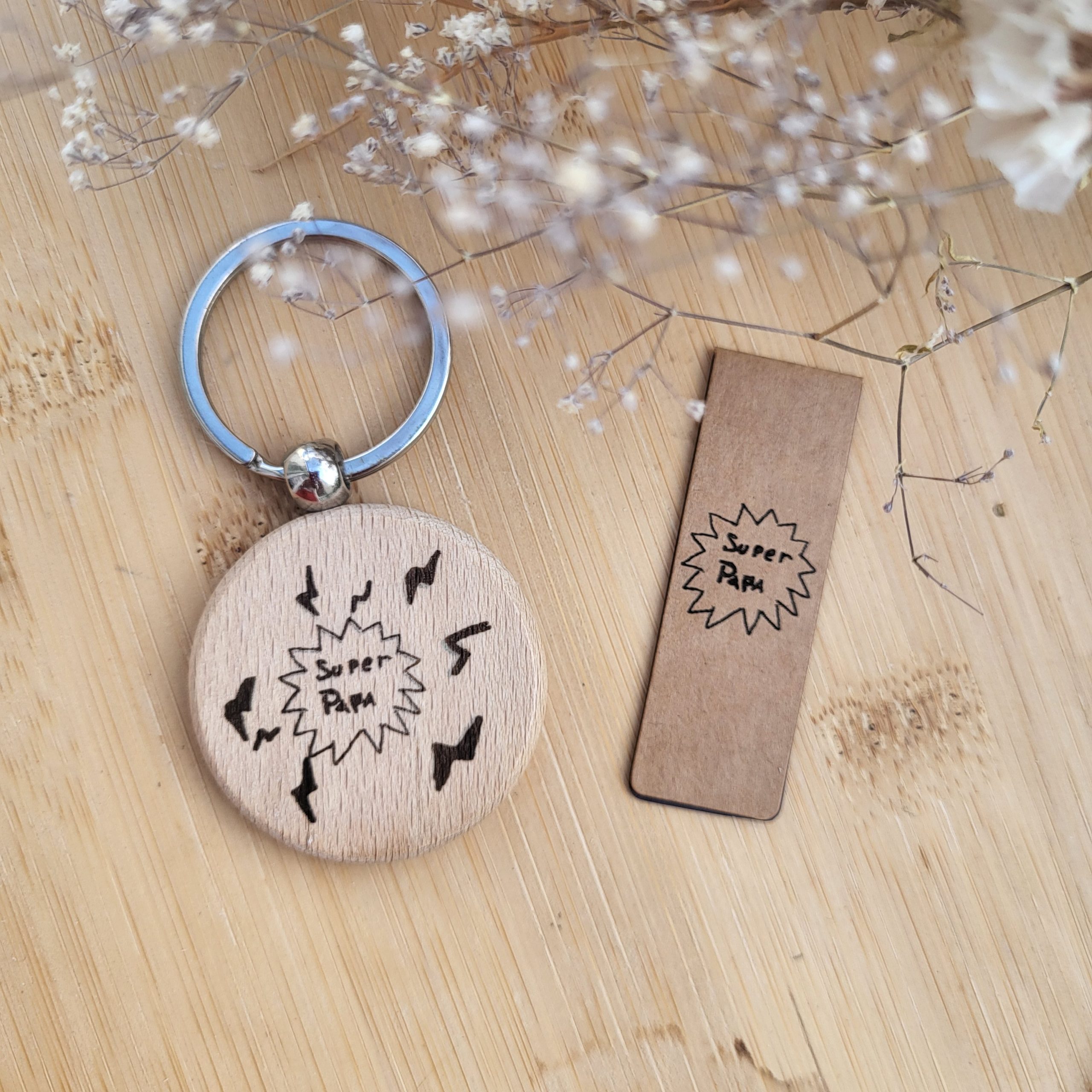 Duo cadeau assorti – Porte-clé en bois & Marque-page aimanté kraft