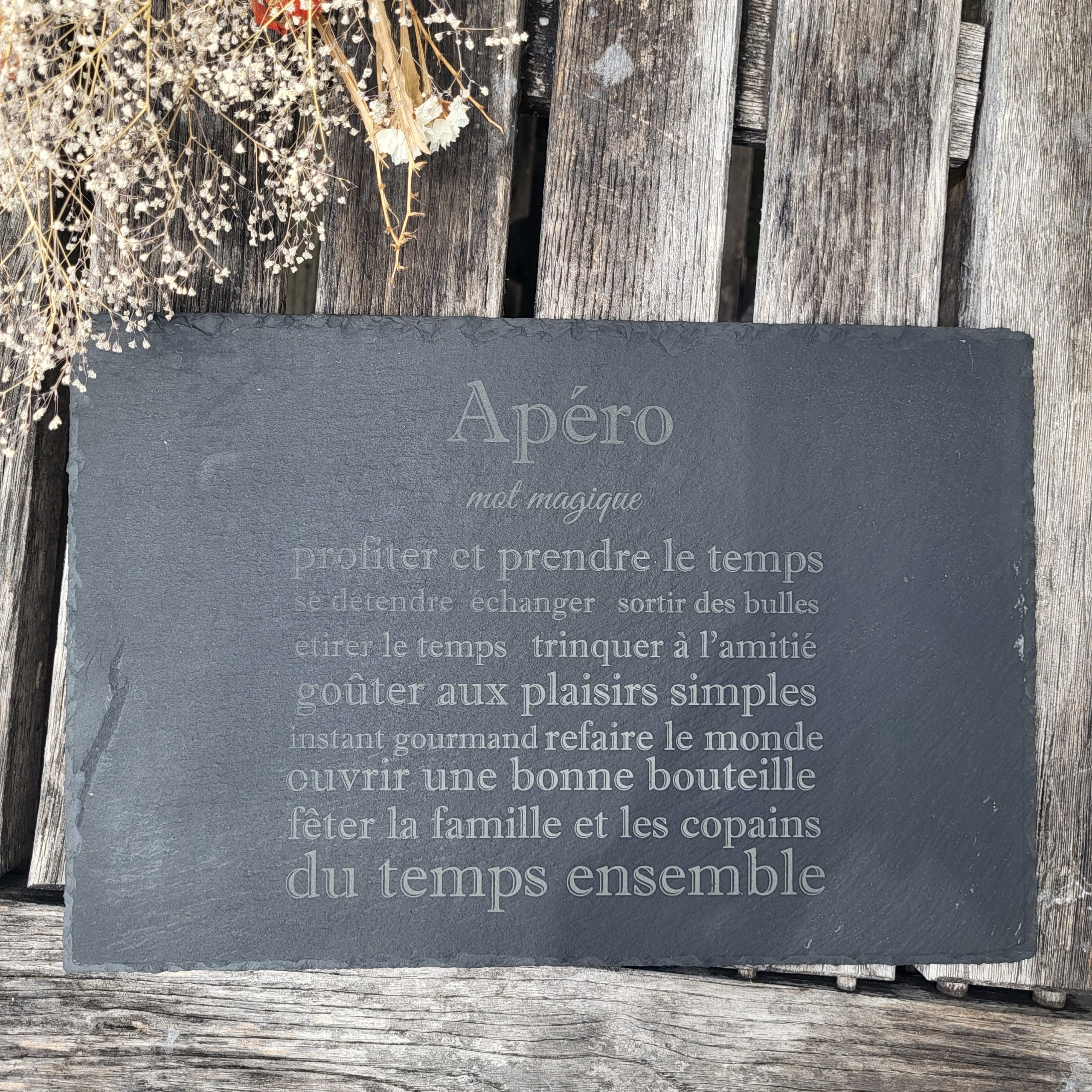 ⭐ Pièce unique - Ardoise naturelle gravée « Apéro, mot magique »